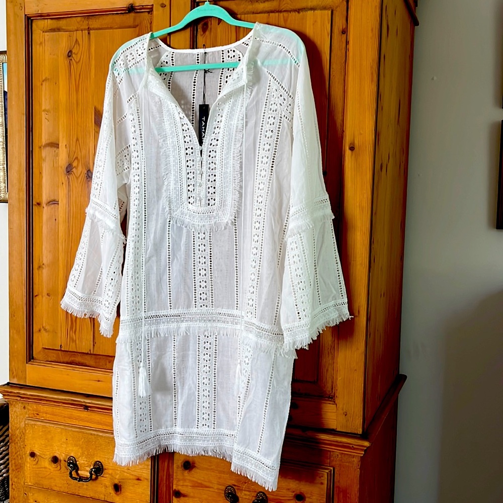 Tahari Lg White eyelet coverup NWT unworn